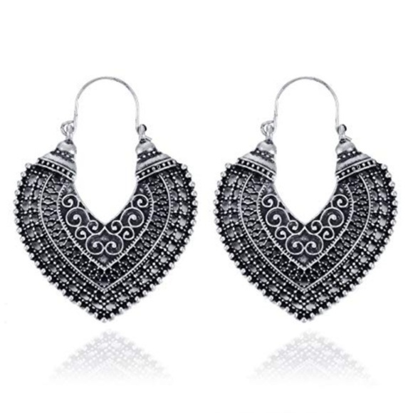 C.C. Boutique Jewelry - Antique Burnished Silver Boho Arrowhead Earrings